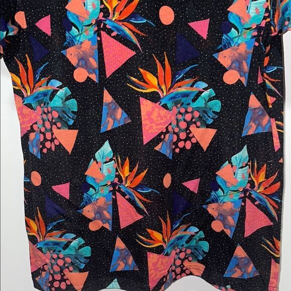 Colorful Geometric Print T-Shirt - Picture 7 of 8